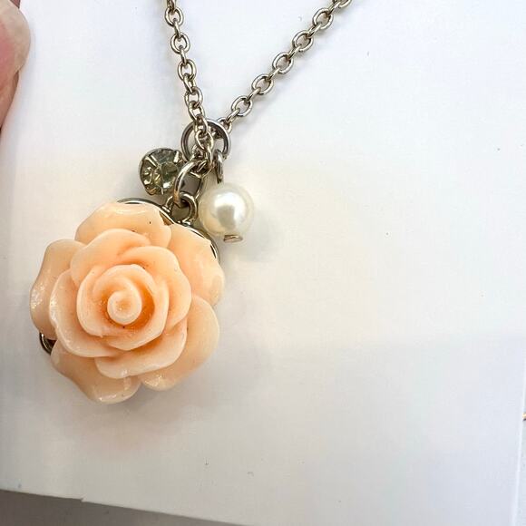 Claire’s Rose Charm Necklace Flower Faux Pearl Romantic Jewelry Cottagecore - Picture 5 of 10